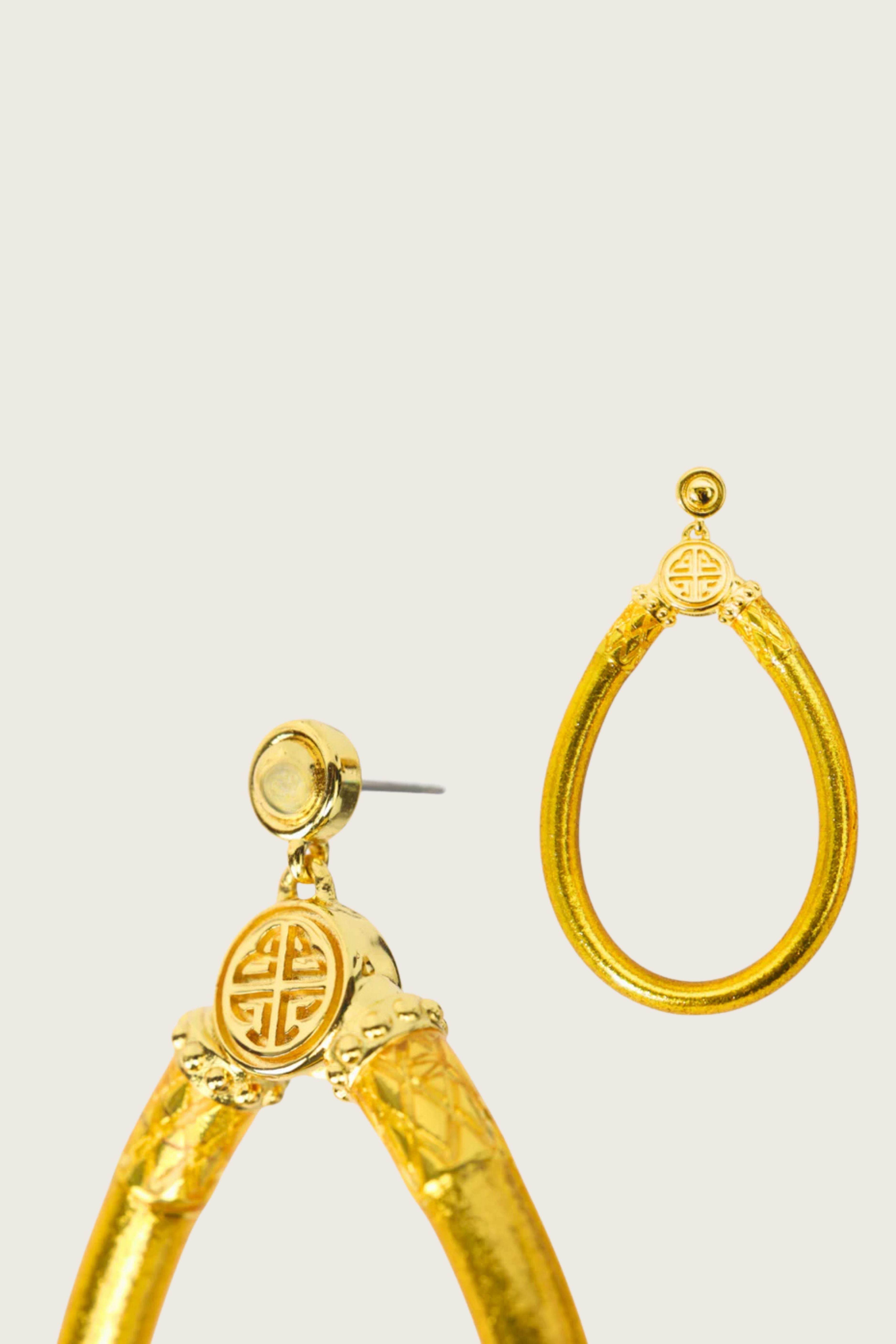 Les boucles d'oreilles AWE®, Gold