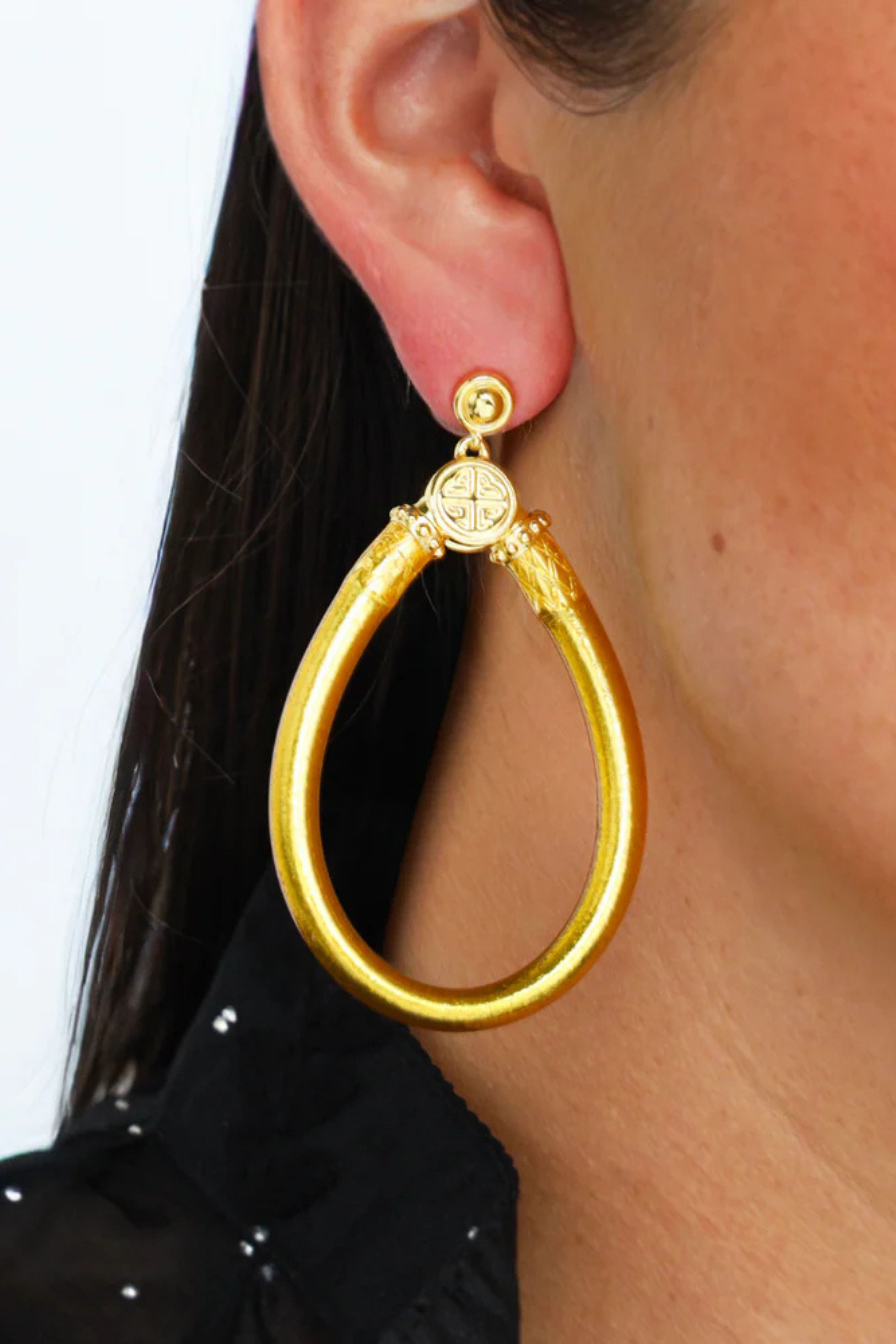 Les boucles d'oreilles AWE®, Gold
